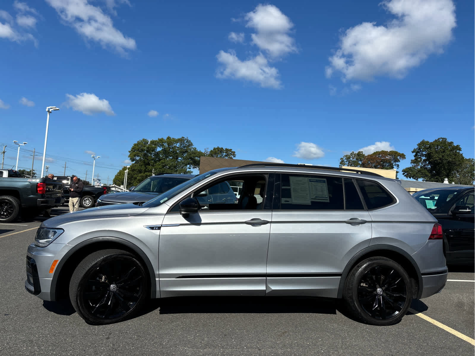 Used 2021 Volkswagen Tiguan SE R-Line image 6