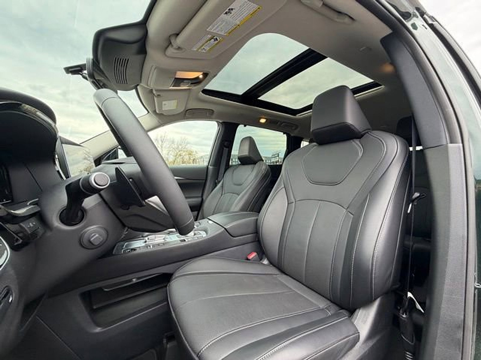Certified 2026 INFINITI QX60 Luxe w/ Cargo Package image 19