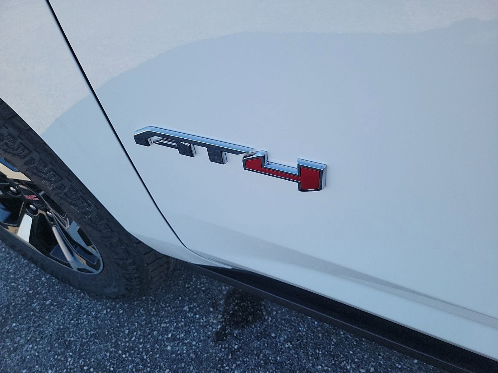 New 2026 GMC Yukon XL AT4 w/ AT4 Premium Plus Package AWD/4WD image 9