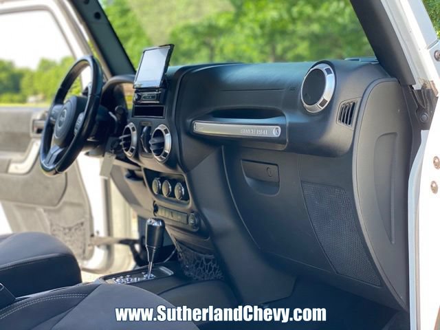 Used 2016 Jeep Wrangler Unlimited Sahara AWD/4WD image 16
