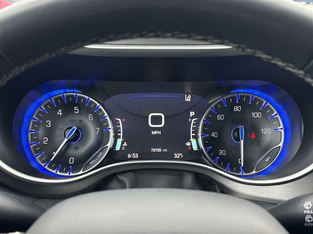 Used 2023 Chrysler Pacifica Touring-L image 10