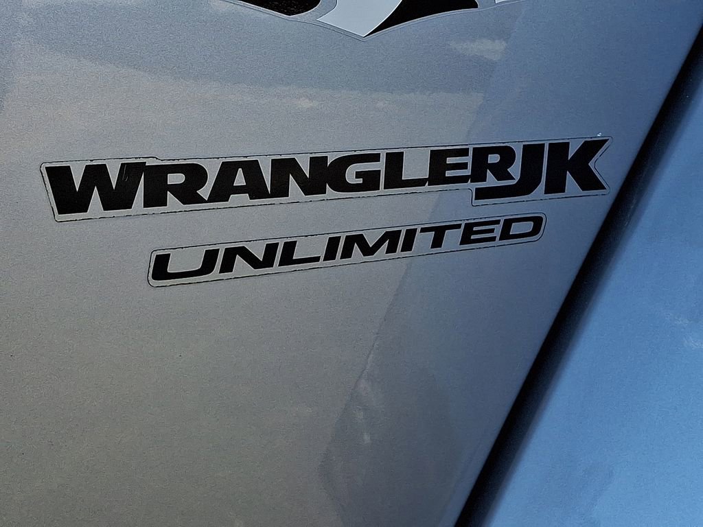 Used 2018 Jeep Wrangler Unlimited Sahara w/ Connectivity Group image 29