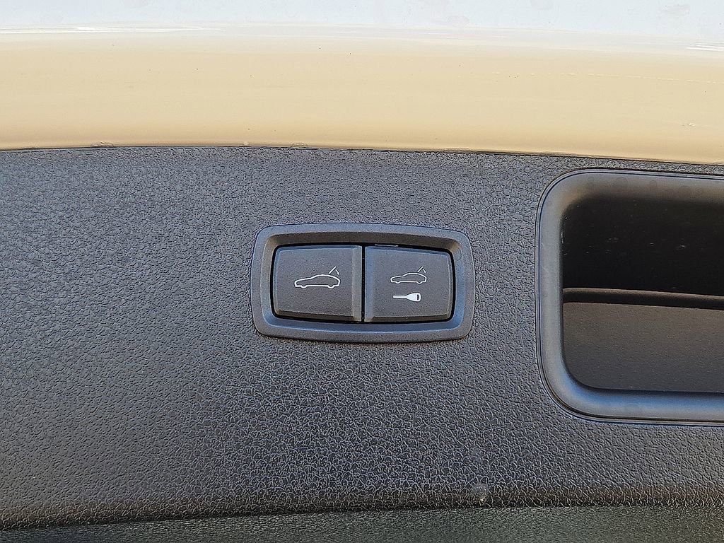 Used 2024 Porsche Macan T w/ Premium Plus Package image 29