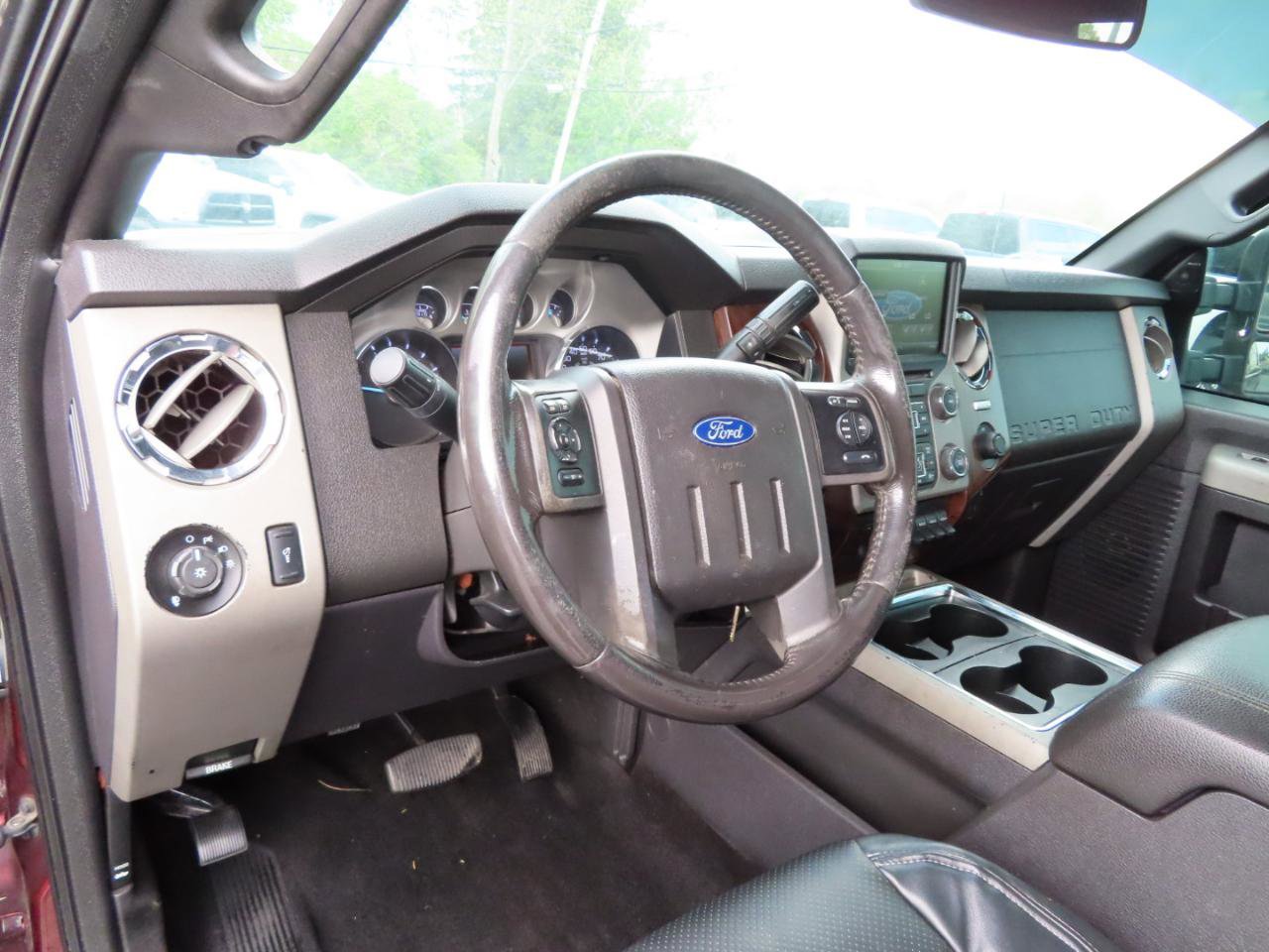 Used 2016 Ford F250 Lariat w/ Lariat Interior Package AWD/4WD image 32