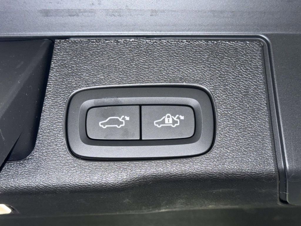 Used 2025 Volvo XC60 T8 Plus w/ Climate Package image 18