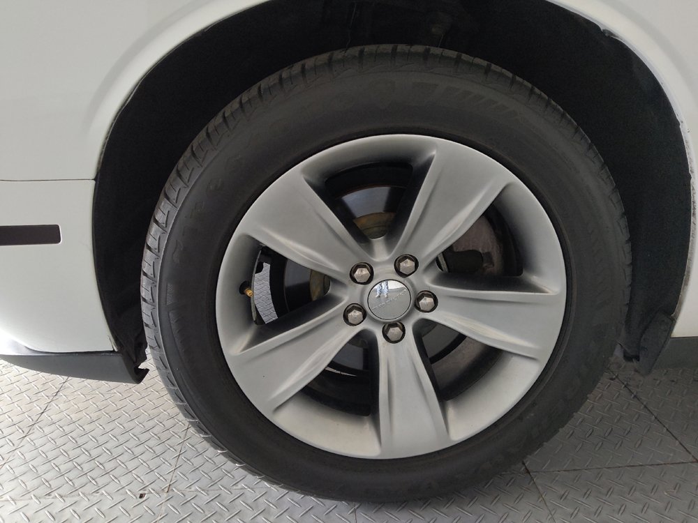 Used 2016 Dodge Challenger SXT RWD image 31