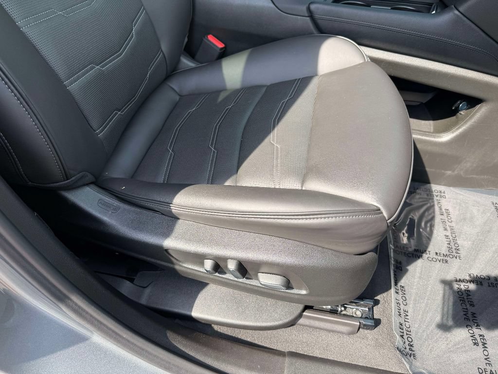Used 2025 Cadillac XT6 Premium Luxury w/ Platinum Package AWD/4WD image 15