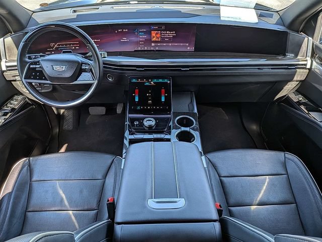 Used 2025 Cadillac Escalade Premium Luxury AWD/4WD image 18