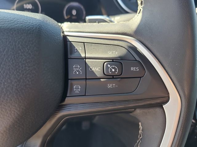 Used 2023 Jeep Grand Cherokee L Laredo image 24