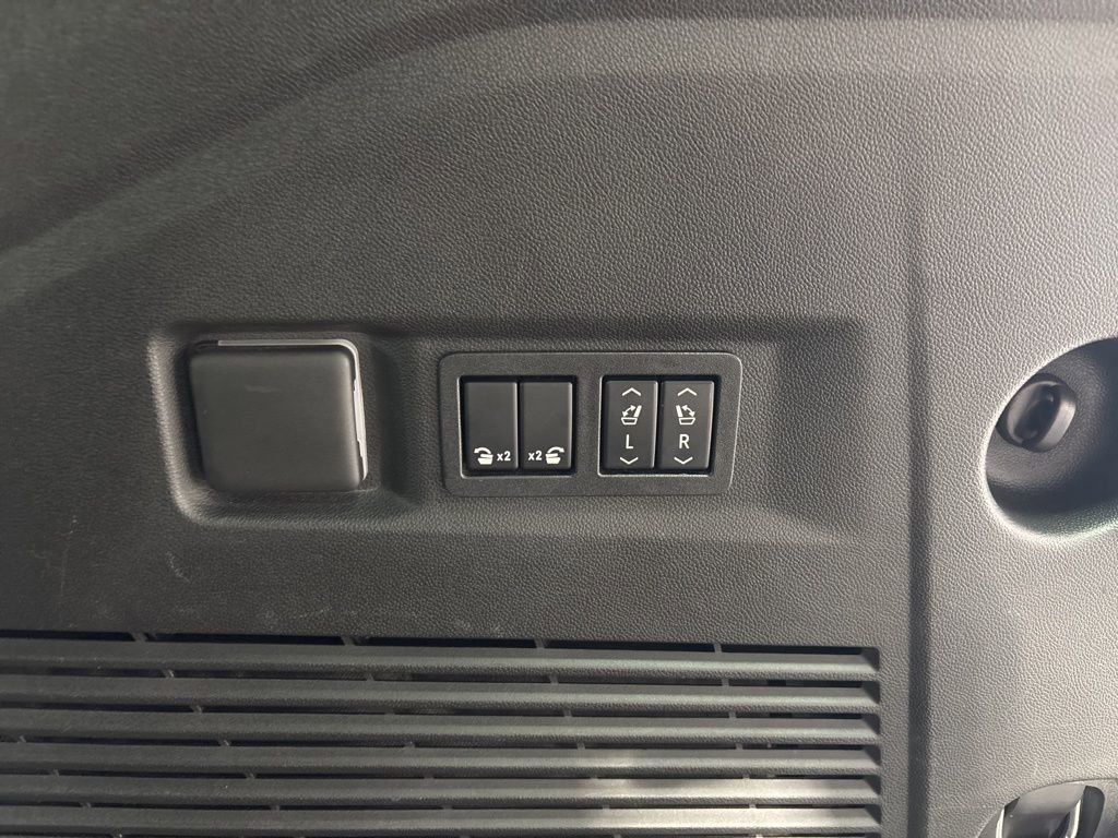 Used 2021 GMC Yukon Denali w/ LPO, Illumination Package image 50