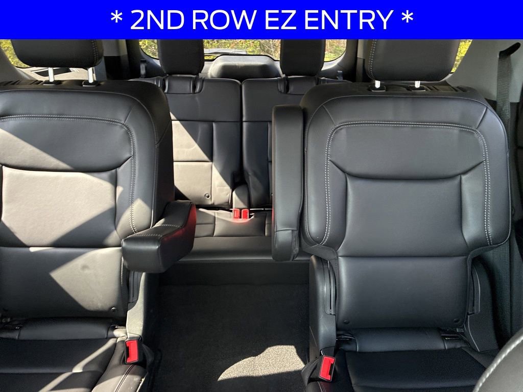 Used 2023 Ford Explorer XLT w/ Equipment Group 202A image 7
