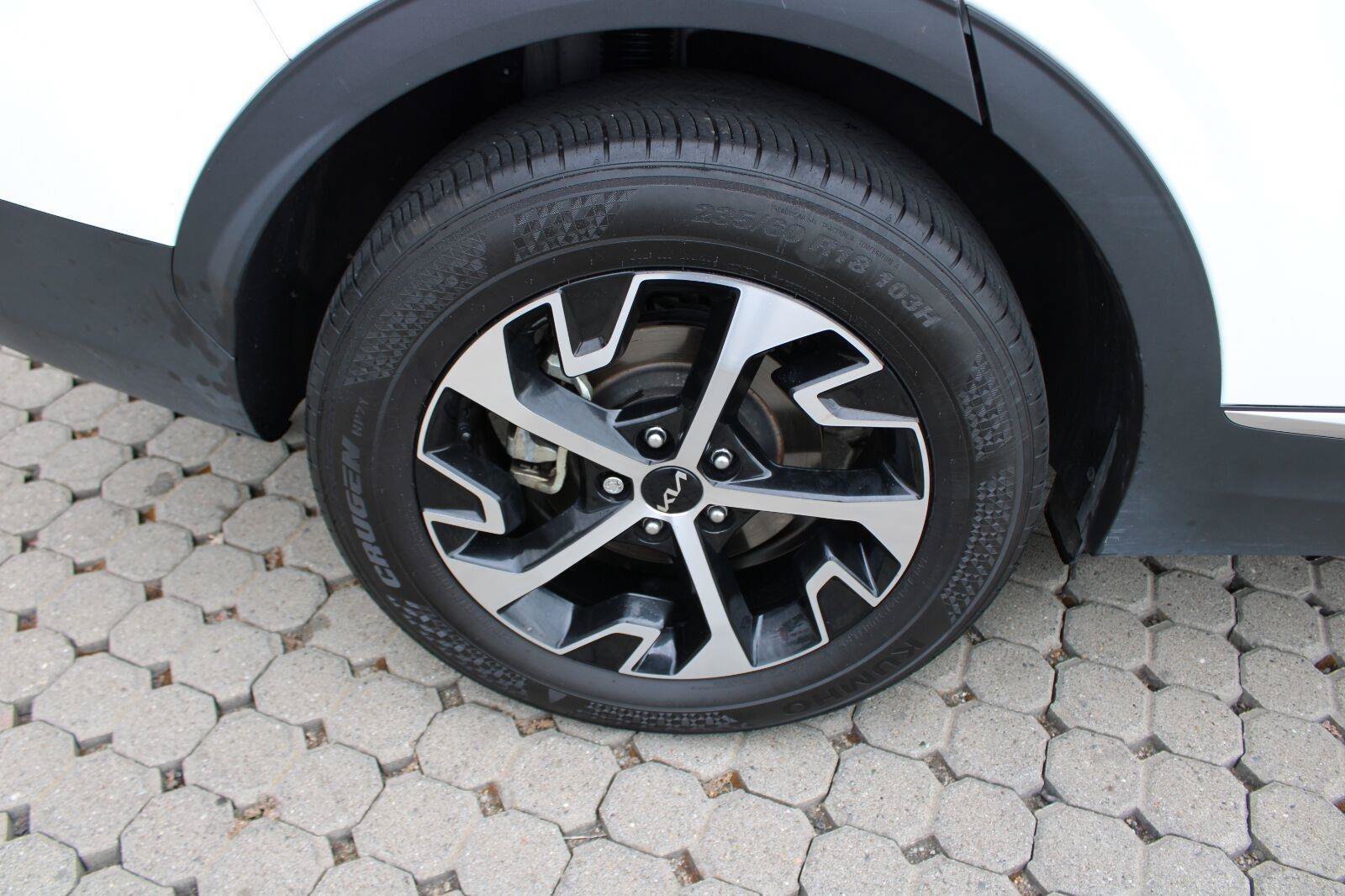 Used 2024 Kia Sportage EX AWD/4WD image 14