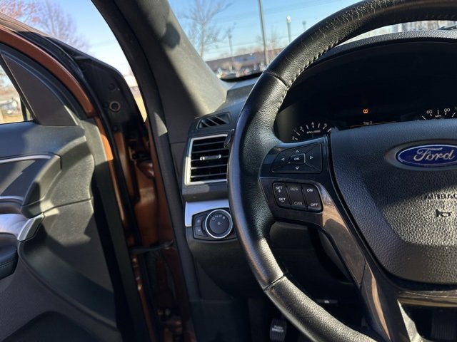 Used 2017 Ford Explorer XLT image 33