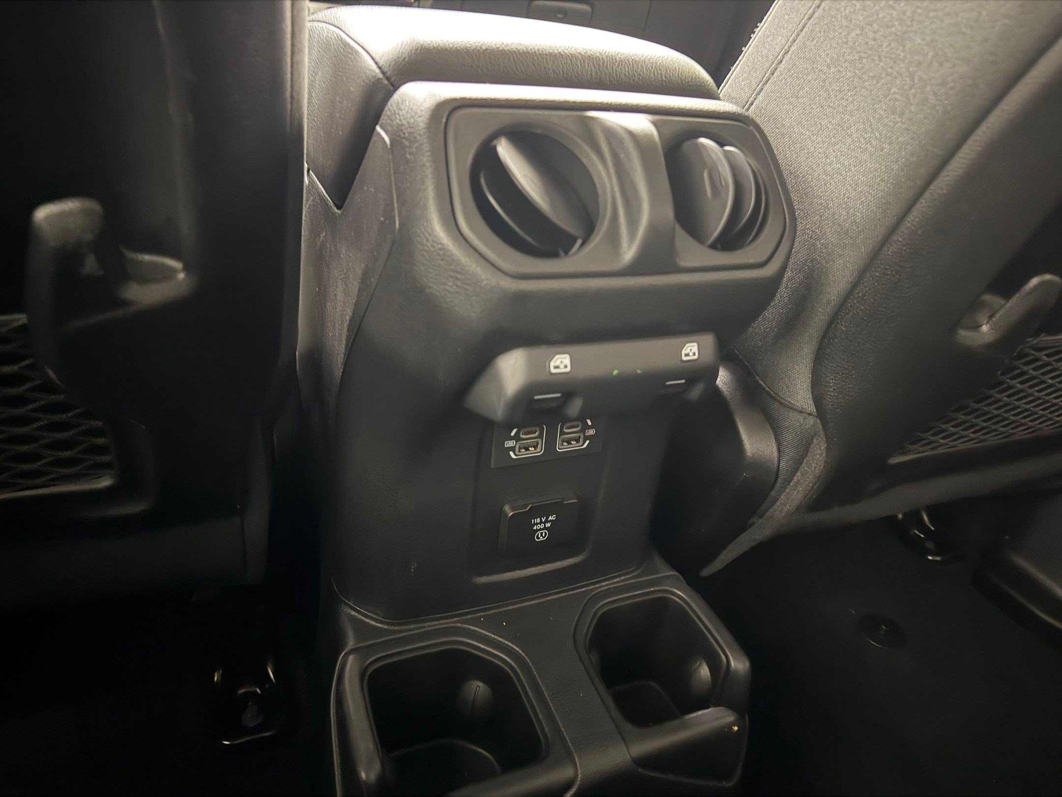 Used 2025 Jeep Gladiator Rubicon w/ Technology Group AWD/4WD image 18