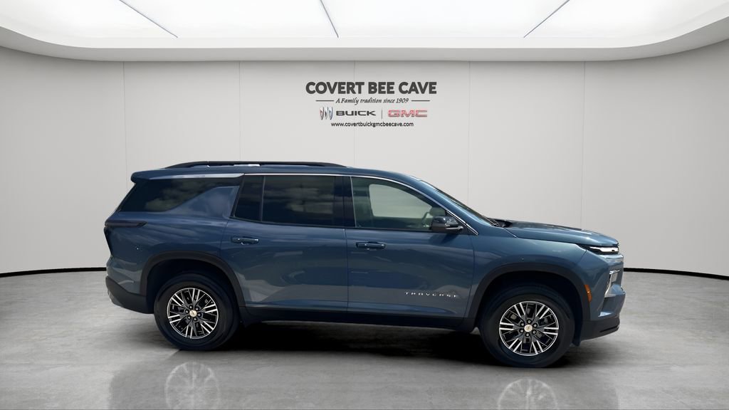 Used 2025 Chevrolet Traverse LT image 11