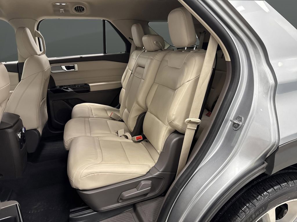 Used 2023 Ford Explorer Platinum w/ Class IV Trailer Tow Package image 30