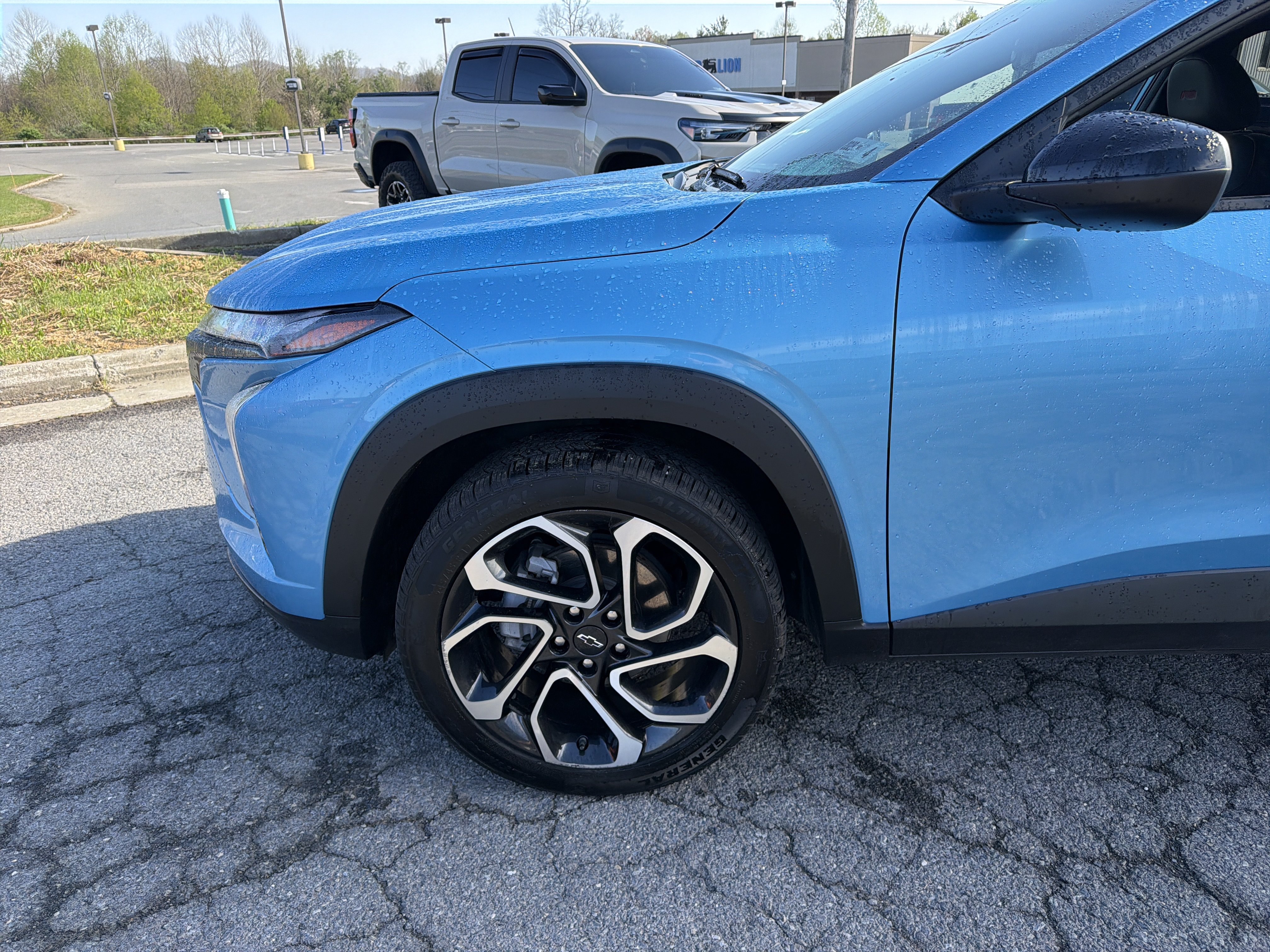 Used 2025 Chevrolet Trax RS w/ Sunroof Package FWD image 11