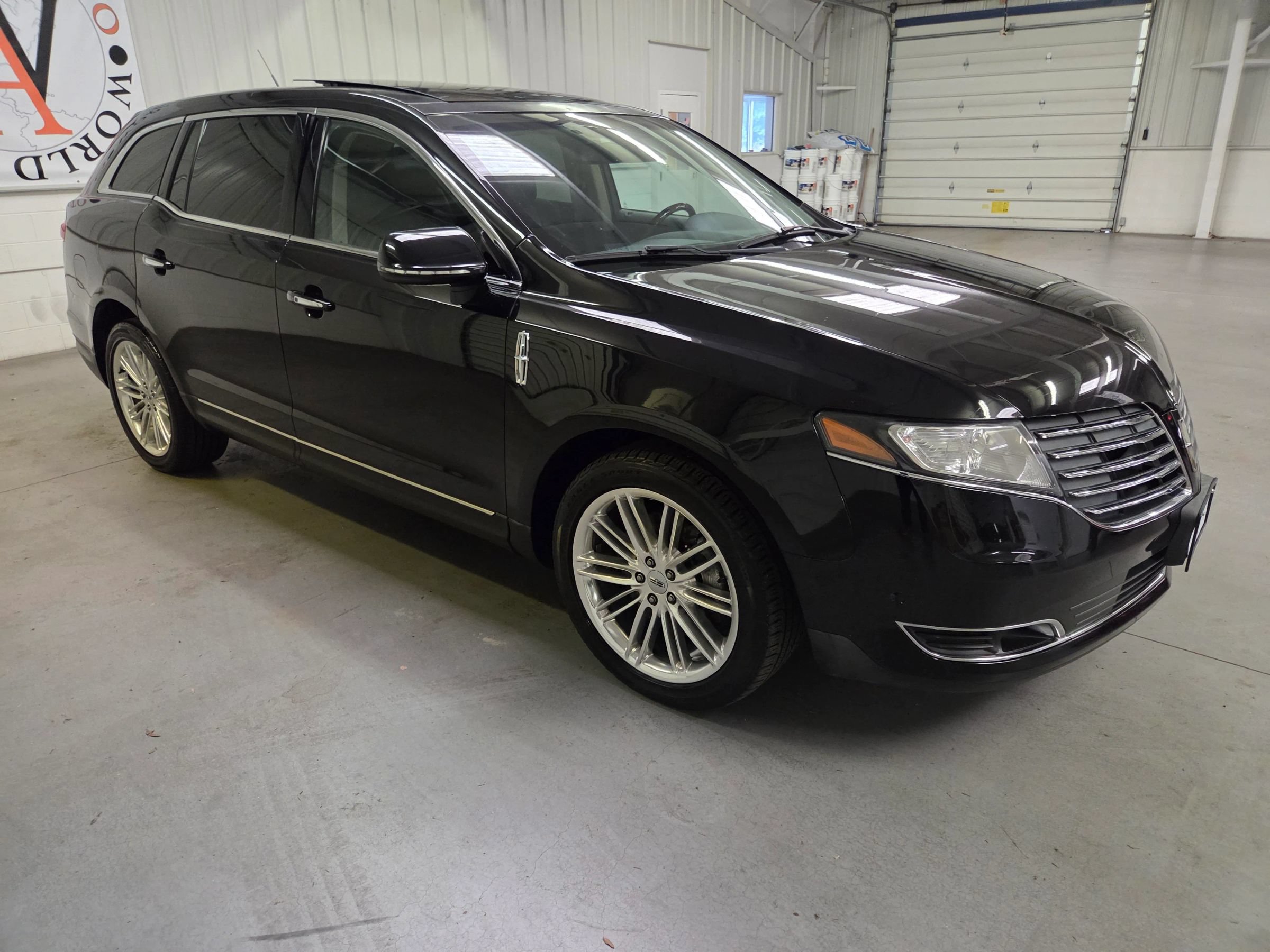 Used 2019 Lincoln MKT AWD image 10
