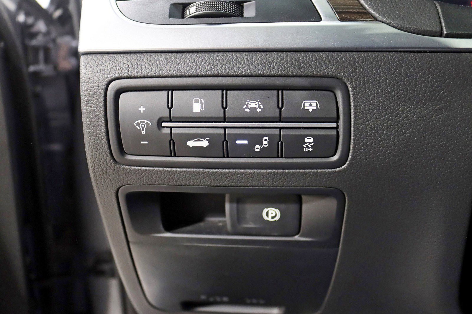 Used 2015 Hyundai Genesis 3.8 w/ Option Group 03 image 15