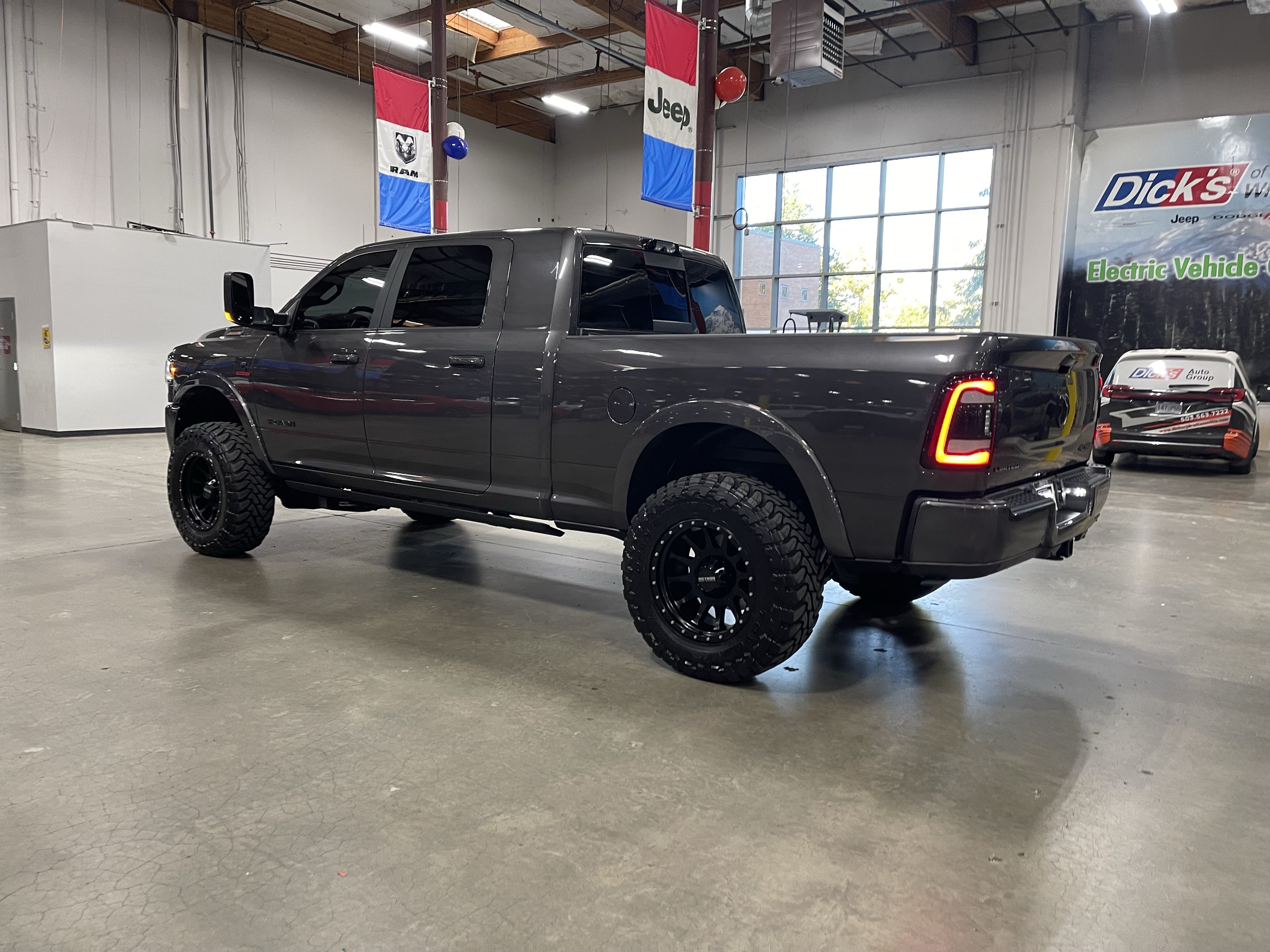 Used 2022 RAM 3500 Limited AWD/4WD image 3