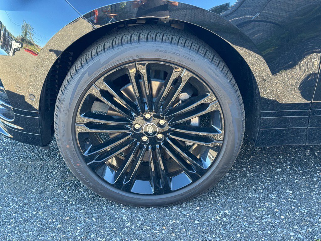 New 2026 Land Rover Range Rover Velar Dynamic SE image 4