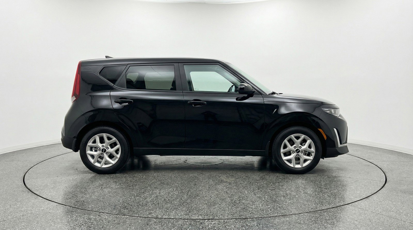 Used 2025 Kia Soul LX w/ LX Technology Package image 11