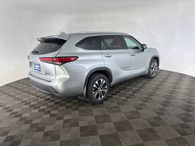 Used 2020 Toyota Highlander XLE w/ Protection Package #3 AWD/4WD image 6