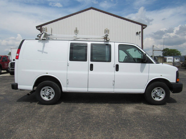 Used 2015 Chevrolet Express 2500 RWD image 2