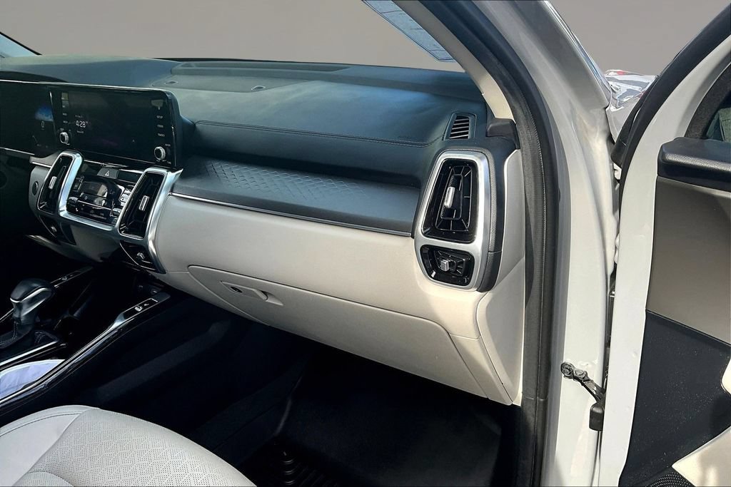 Certified 2023 Kia Sorento SX AWD/4WD image 25