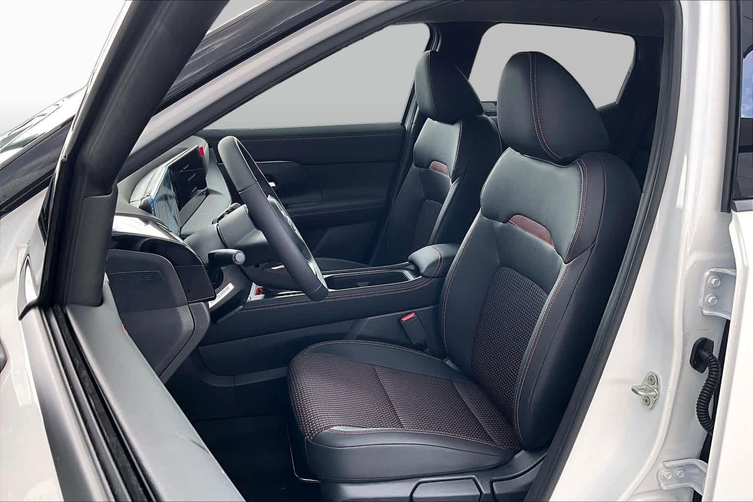 New 2026 Nissan Kicks SR FWD image 15