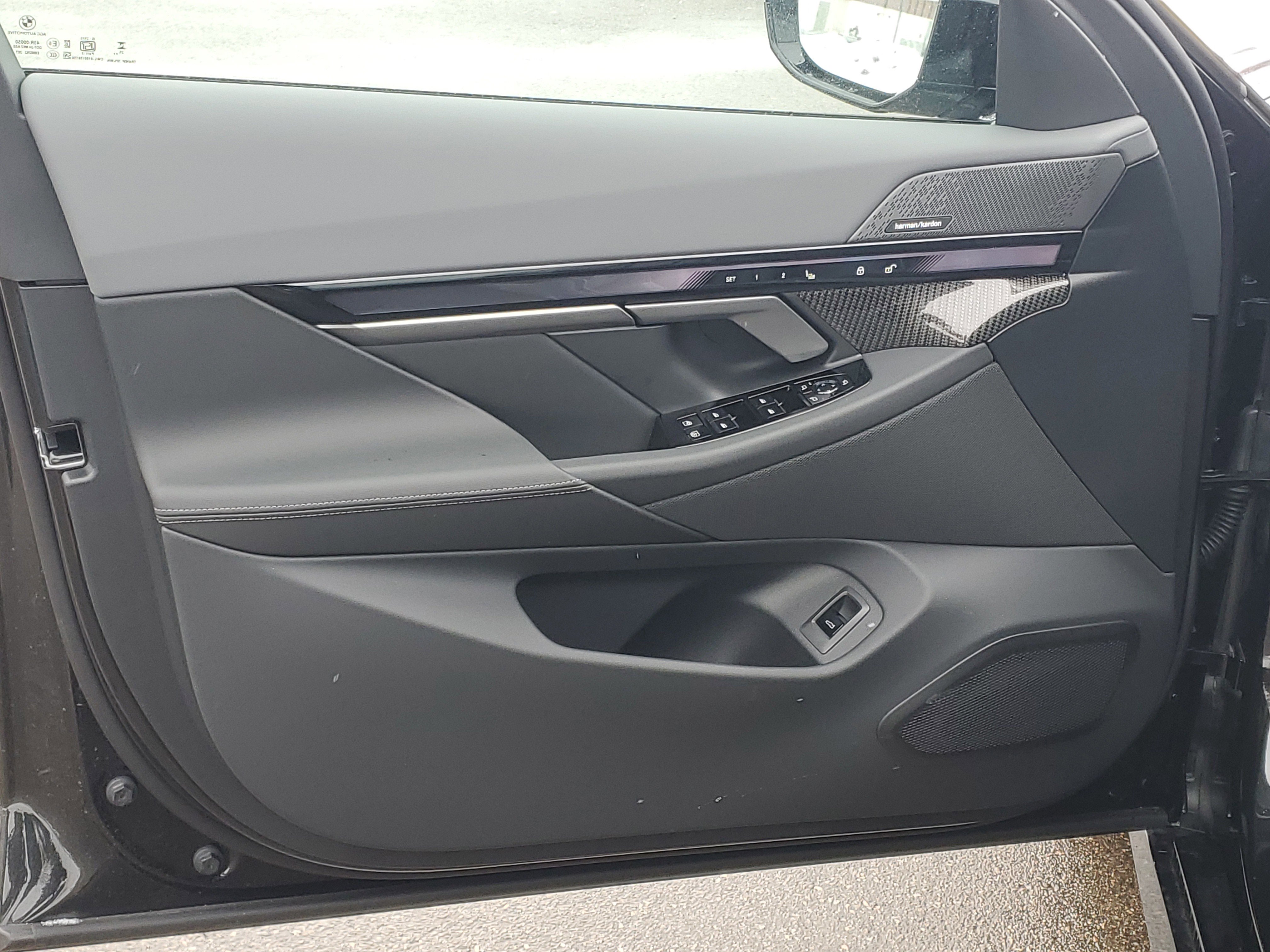 New 2026 BMW 550e xDrive w/ Executive Package image 5