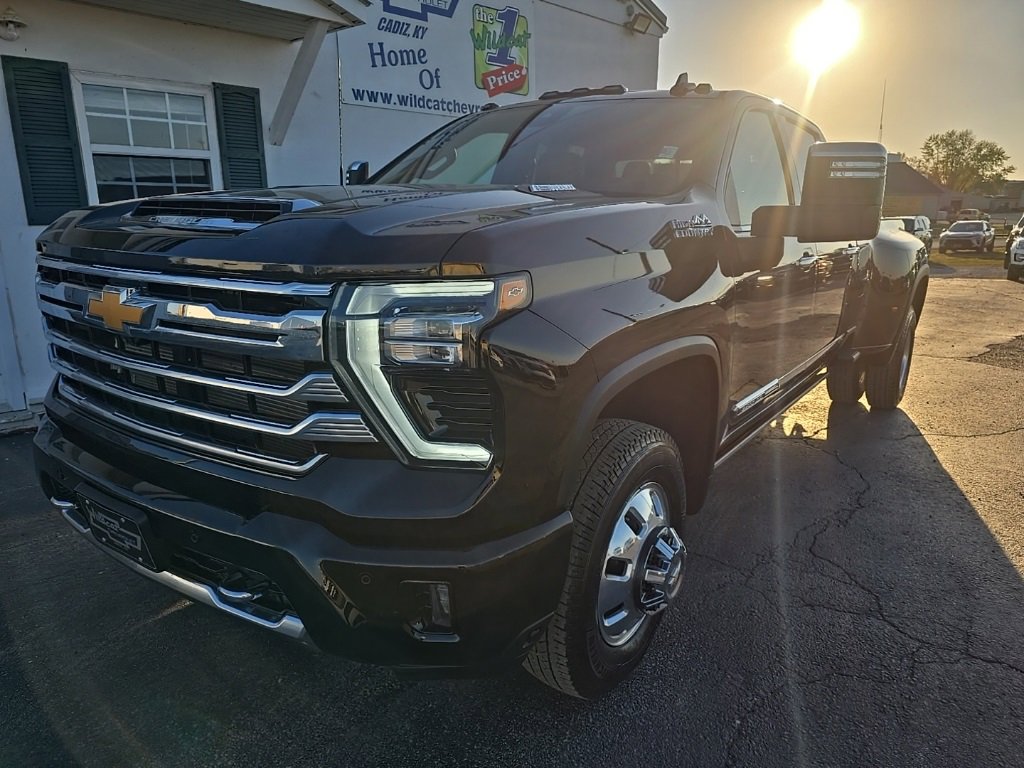 Used 2025 Chevrolet Silverado 3500 High Country w/ High Country Premium Package image 3