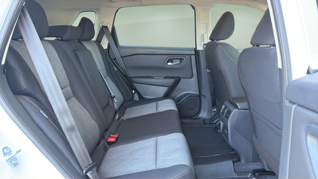 New 2026 Nissan Rogue SV AWD/4WD image 15