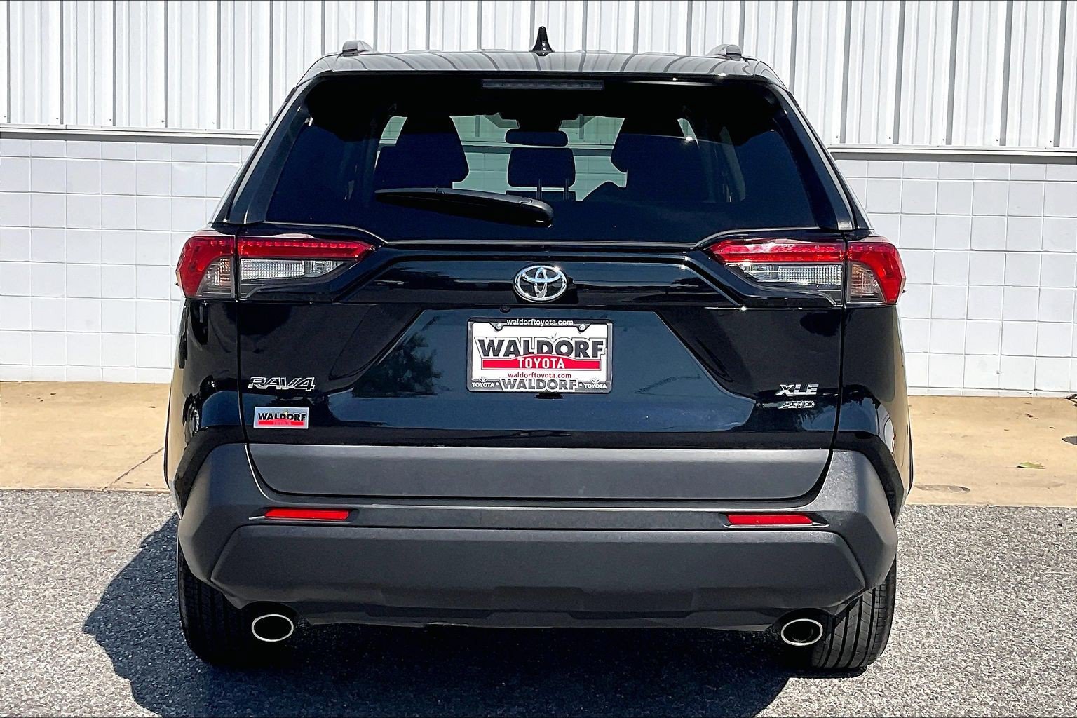 Used 2025 Toyota RAV4 XLE AWD/4WD image 5