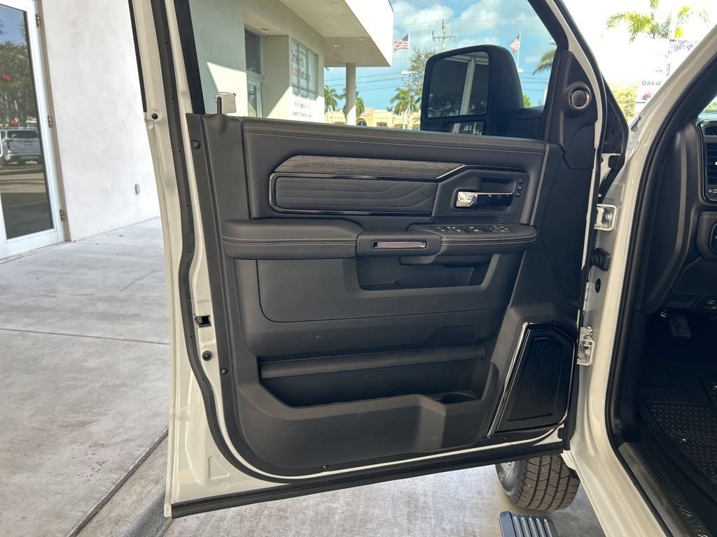 New 2026 RAM 3500 Limited AWD/4WD image 38