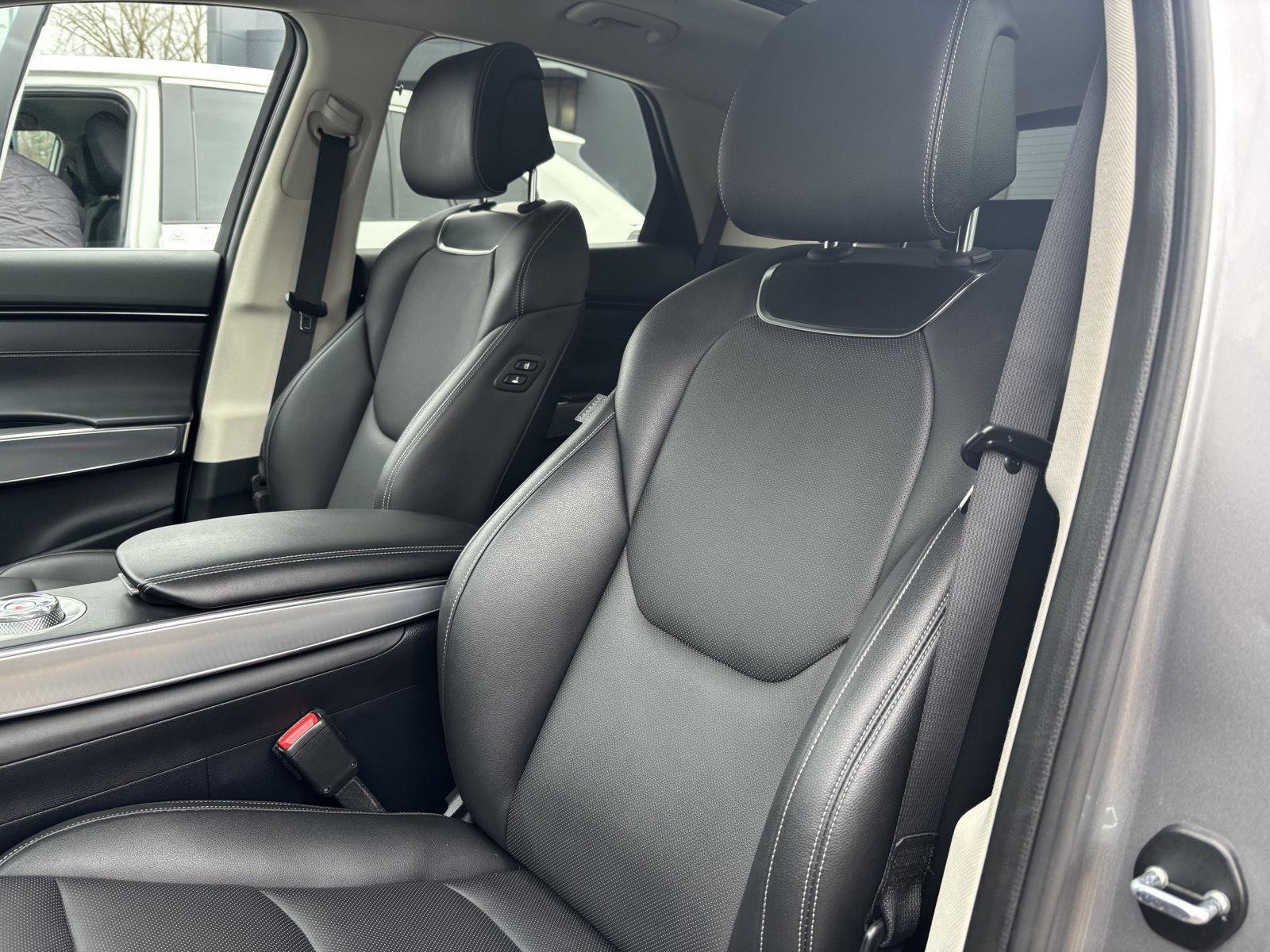 Used 2024 Genesis GV70 2.5T w/ Select Package image 9