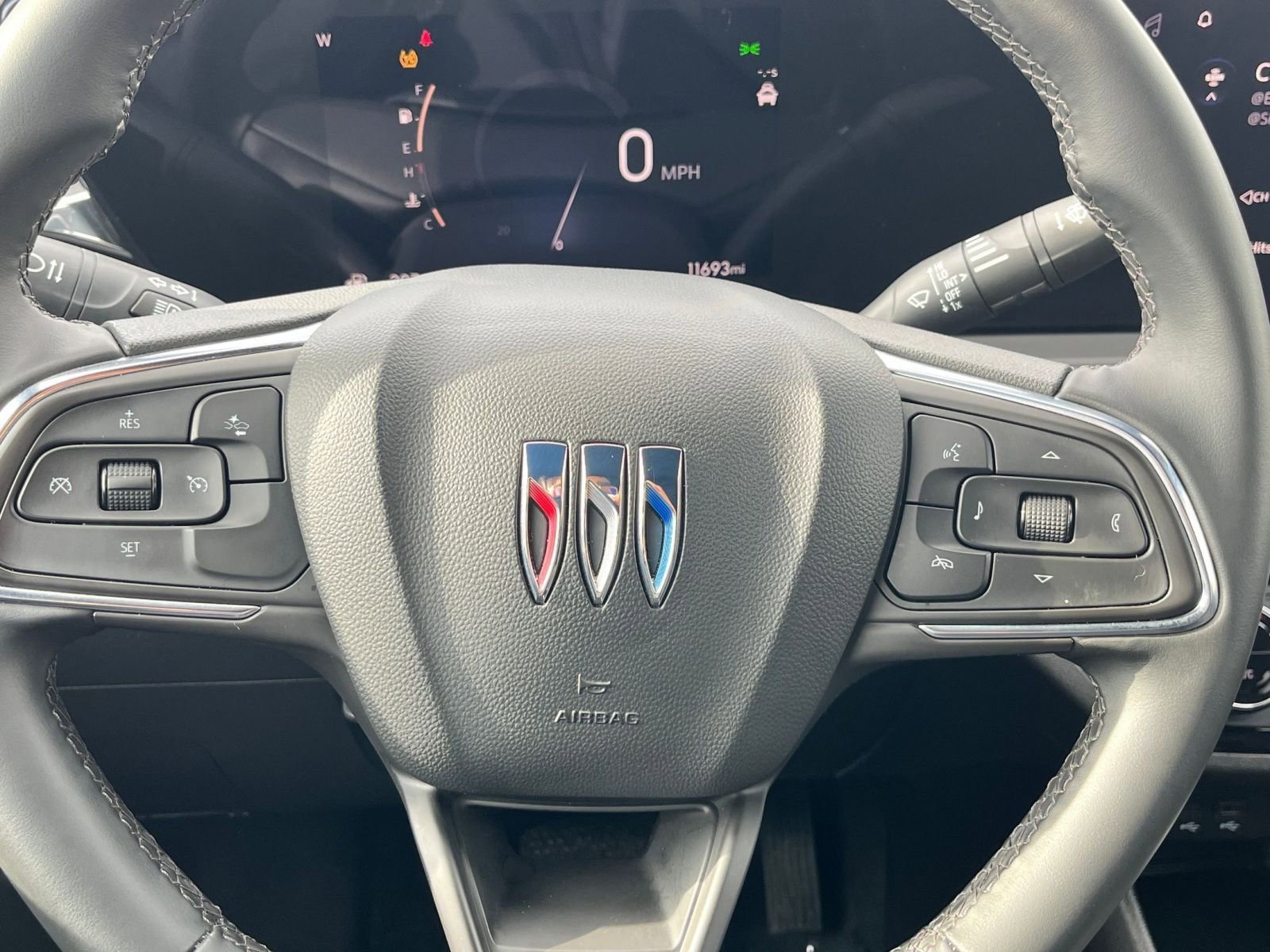 Used 2025 Buick Envista Sport Touring image 25