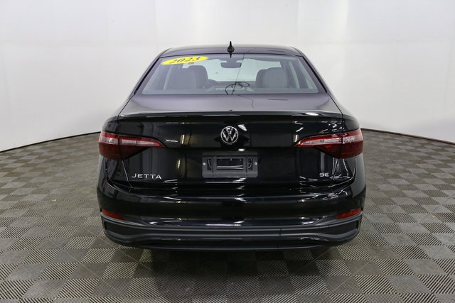 Used 2023 Volkswagen Jetta SE image 8