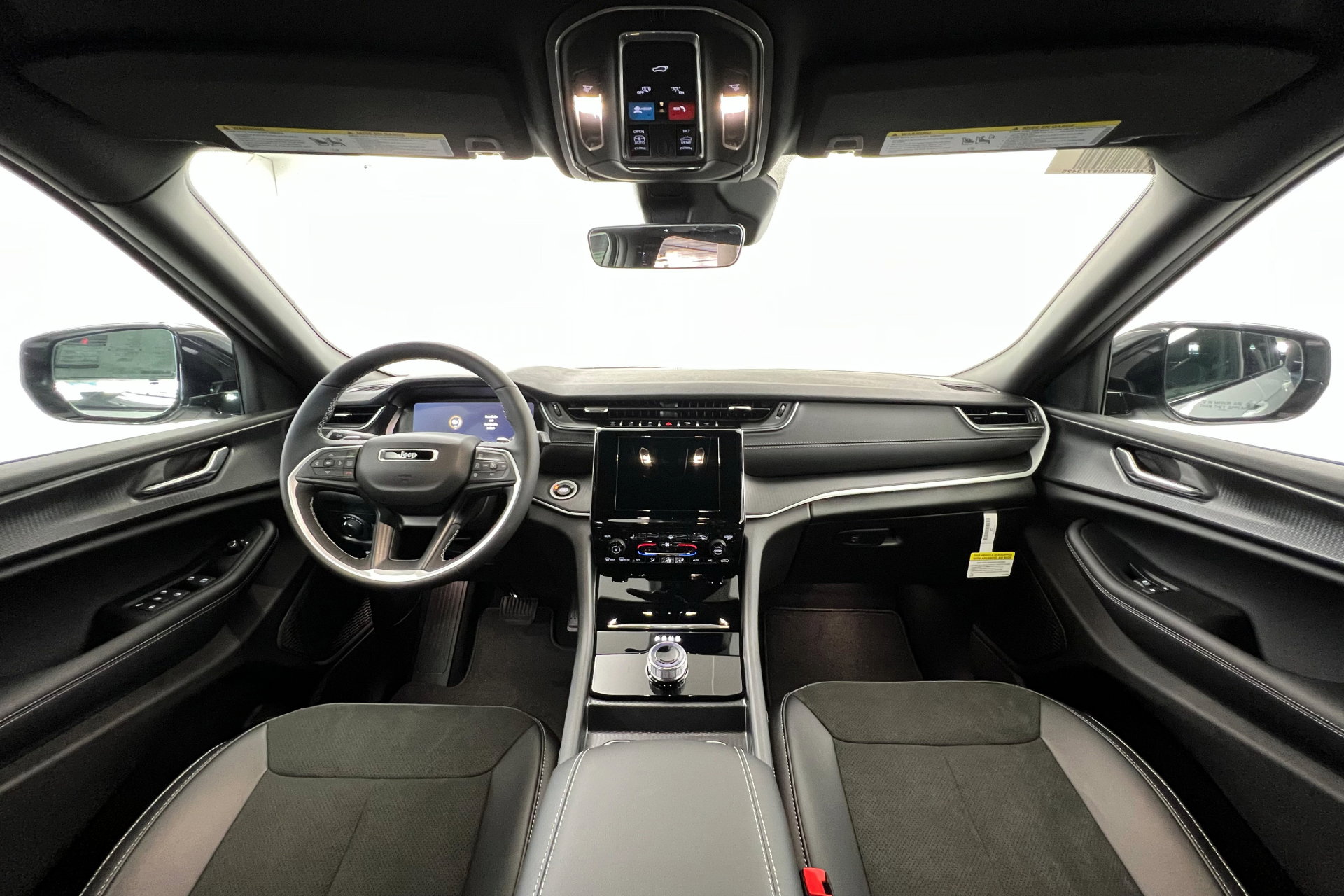 New 2025 Jeep Grand Cherokee Altitude AWD/4WD image 9