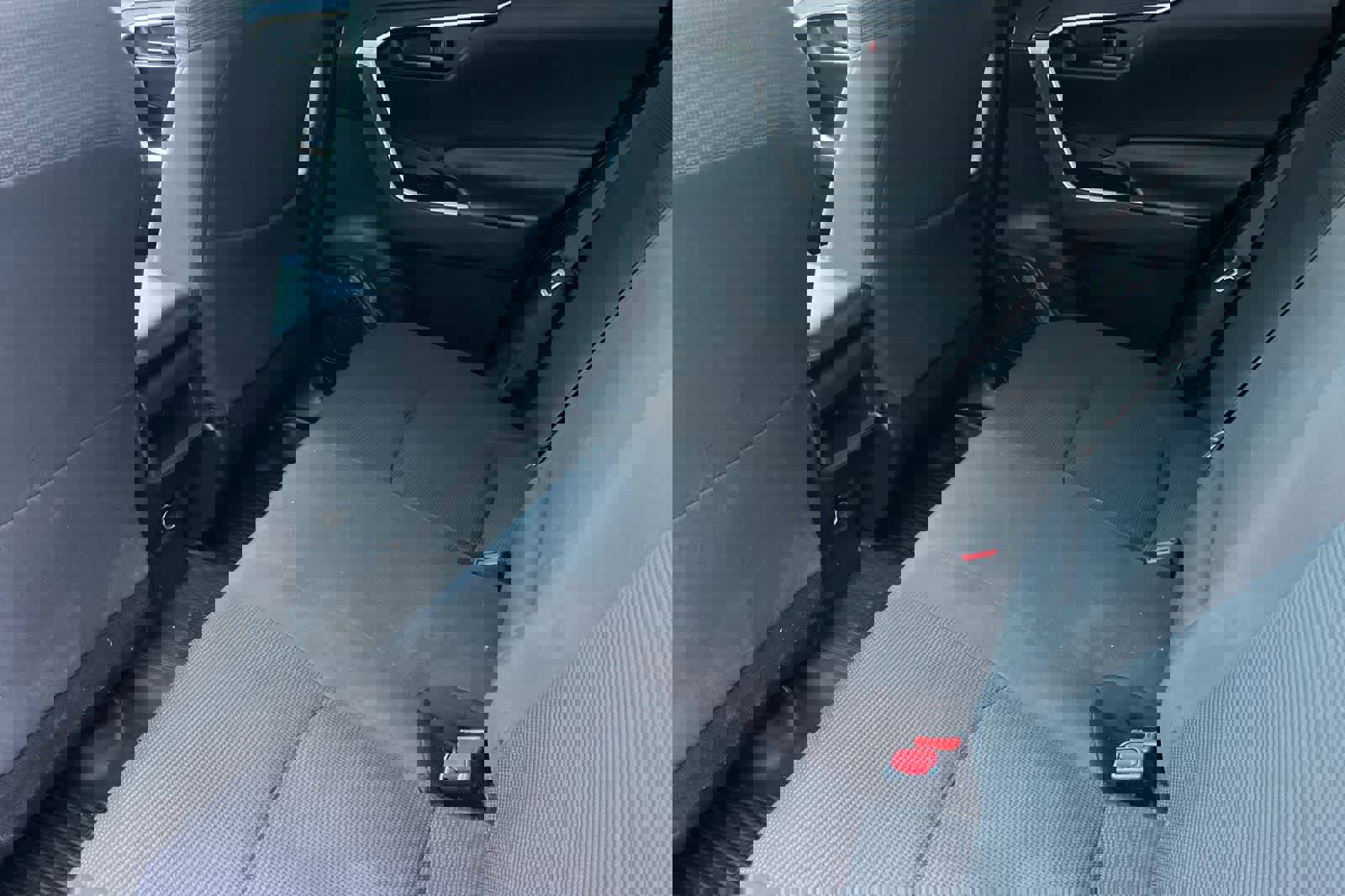 Used 2021 Toyota RAV4 LE image 5