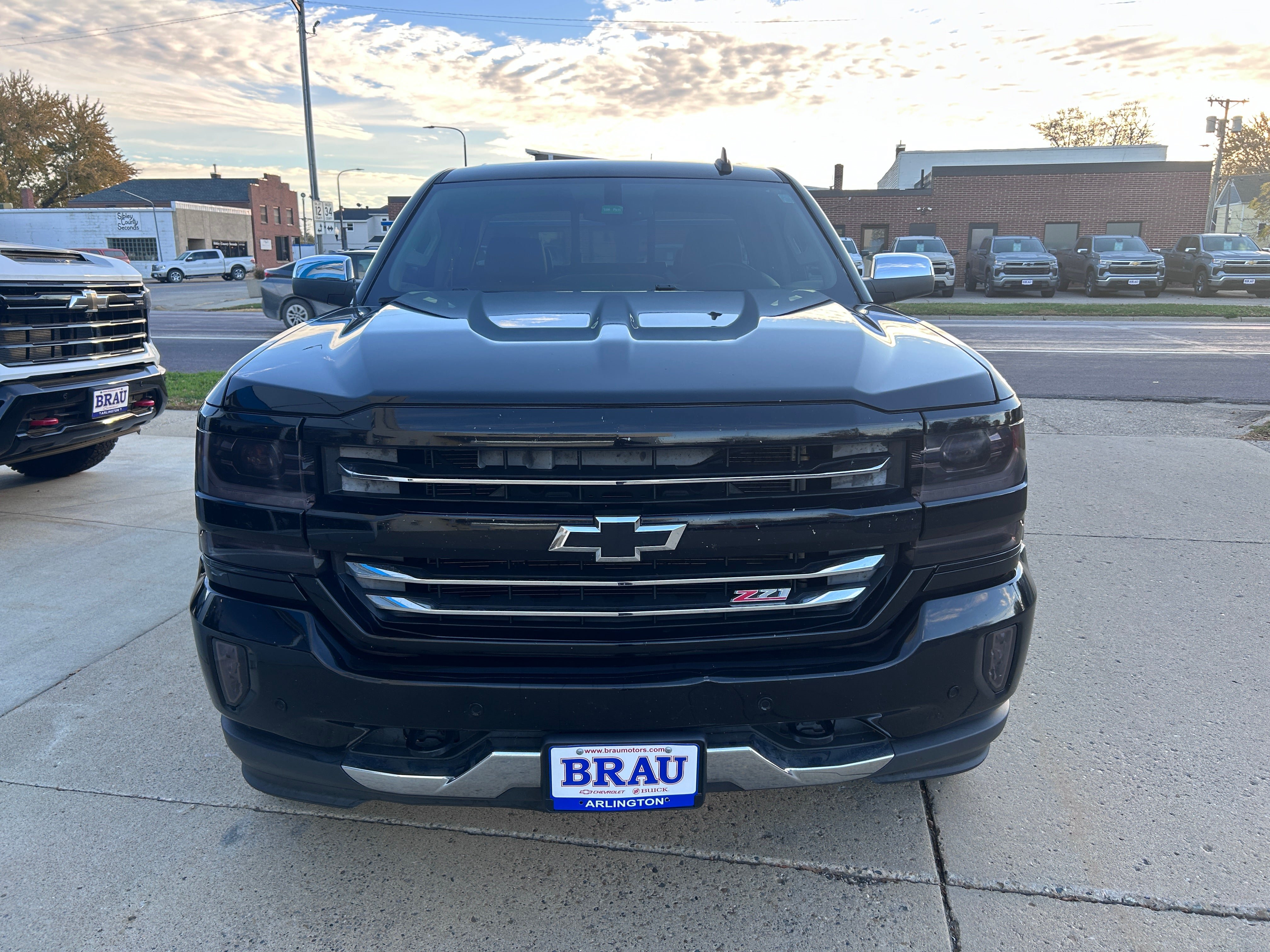 Used 2016 Chevrolet Silverado 1500 LTZ Z71 w/ LTZ Plus Package AWD/4WD image 3