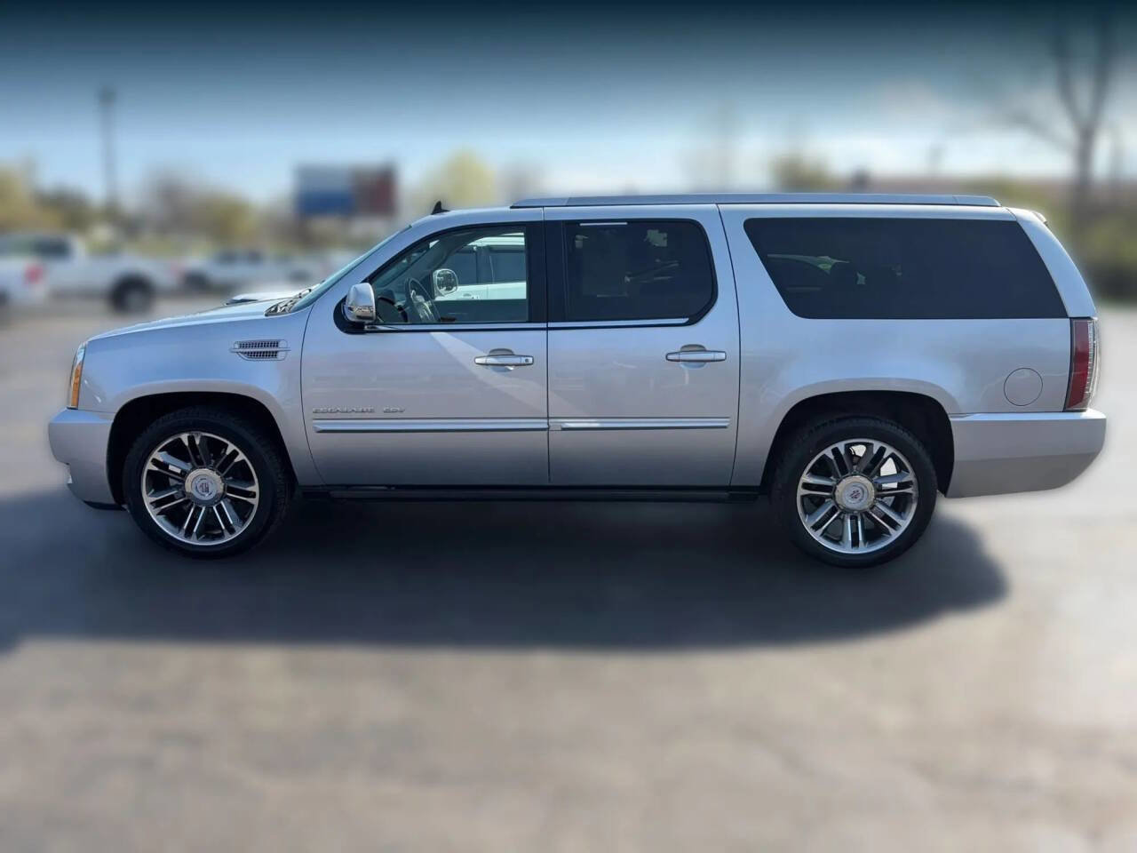 Used 2012 Cadillac Escalade ESV Premium AWD/4WD image 4