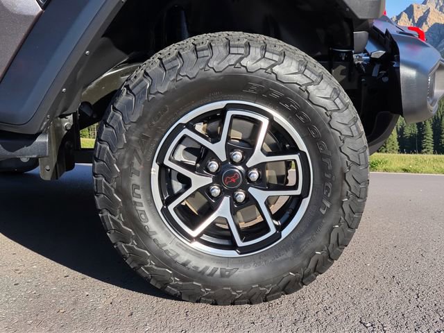 Used 2025 Jeep Wrangler Unlimited Rubicon w/ Convenience Group AWD/4WD image 8