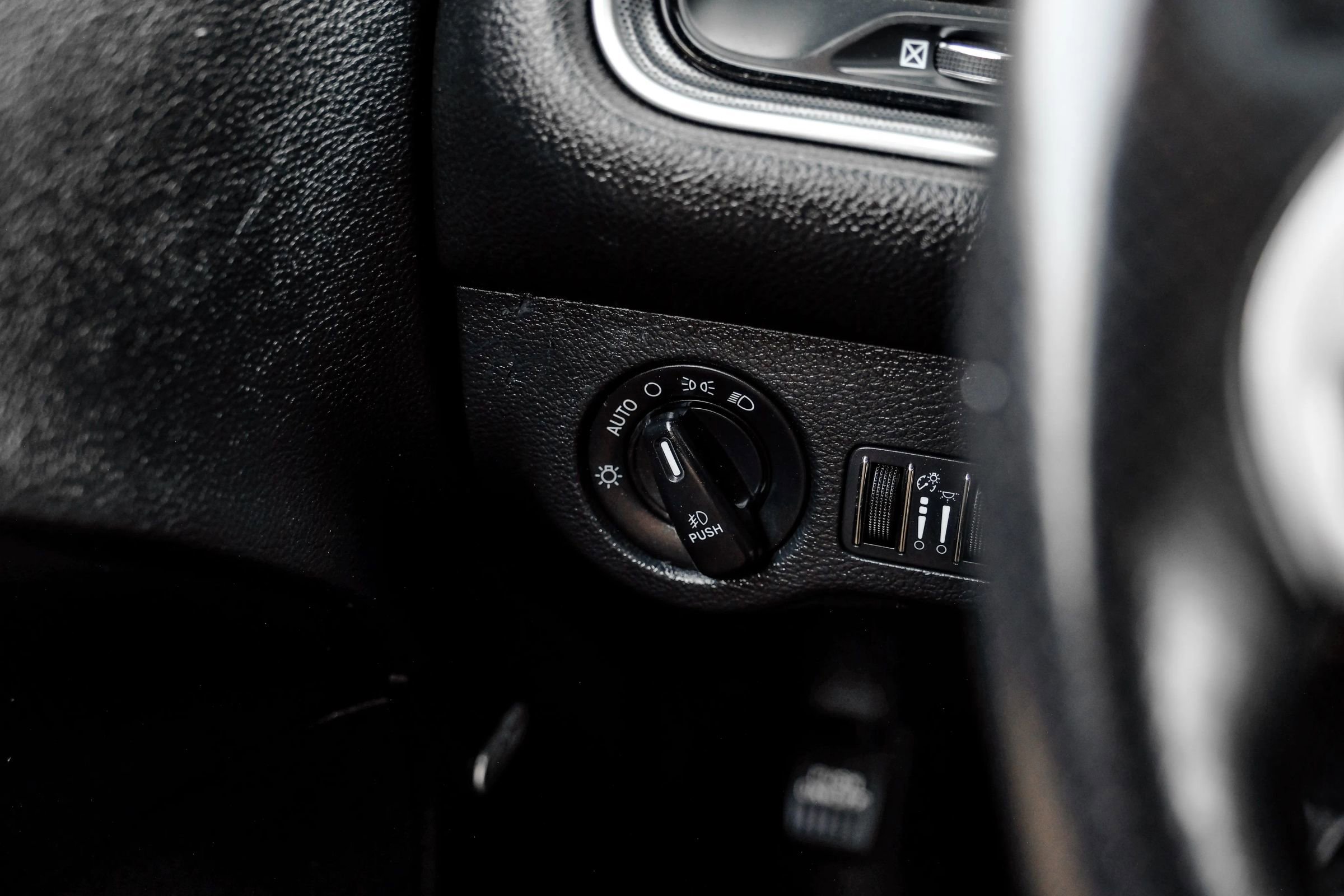 Used 2016 Dodge Challenger R/T Scat Pack w/ Leather Interior Group image 28