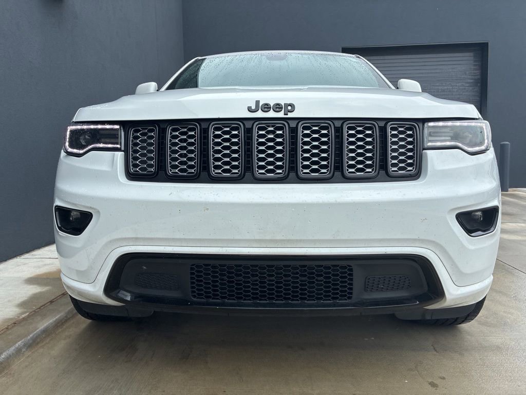 Used 2020 Jeep Grand Cherokee Altitude AWD/4WD image 2