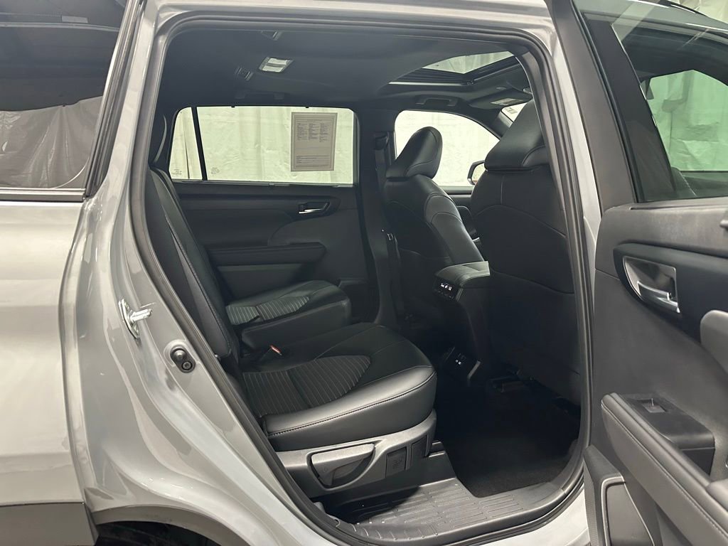 Used 2025 Toyota Highlander XSE image 57