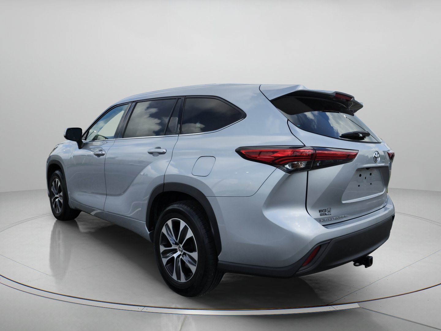 Used 2021 Toyota Highlander XLE FWD image 7