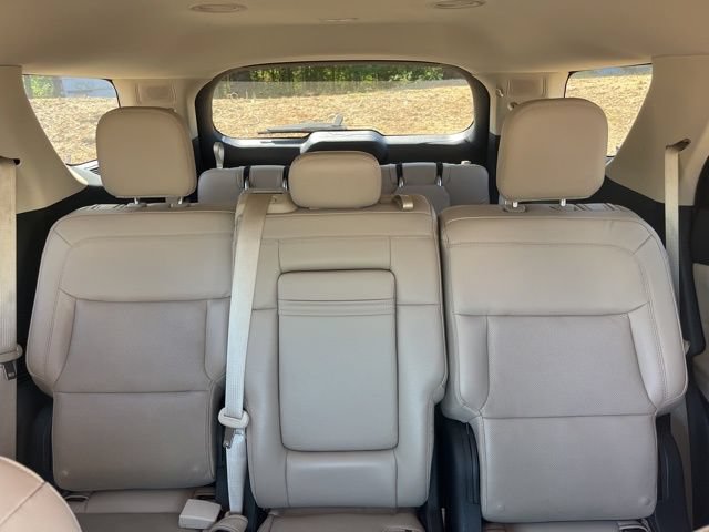 Used 2021 Ford Explorer Limited w/ Equipment Group 301A AWD/4WD image 38