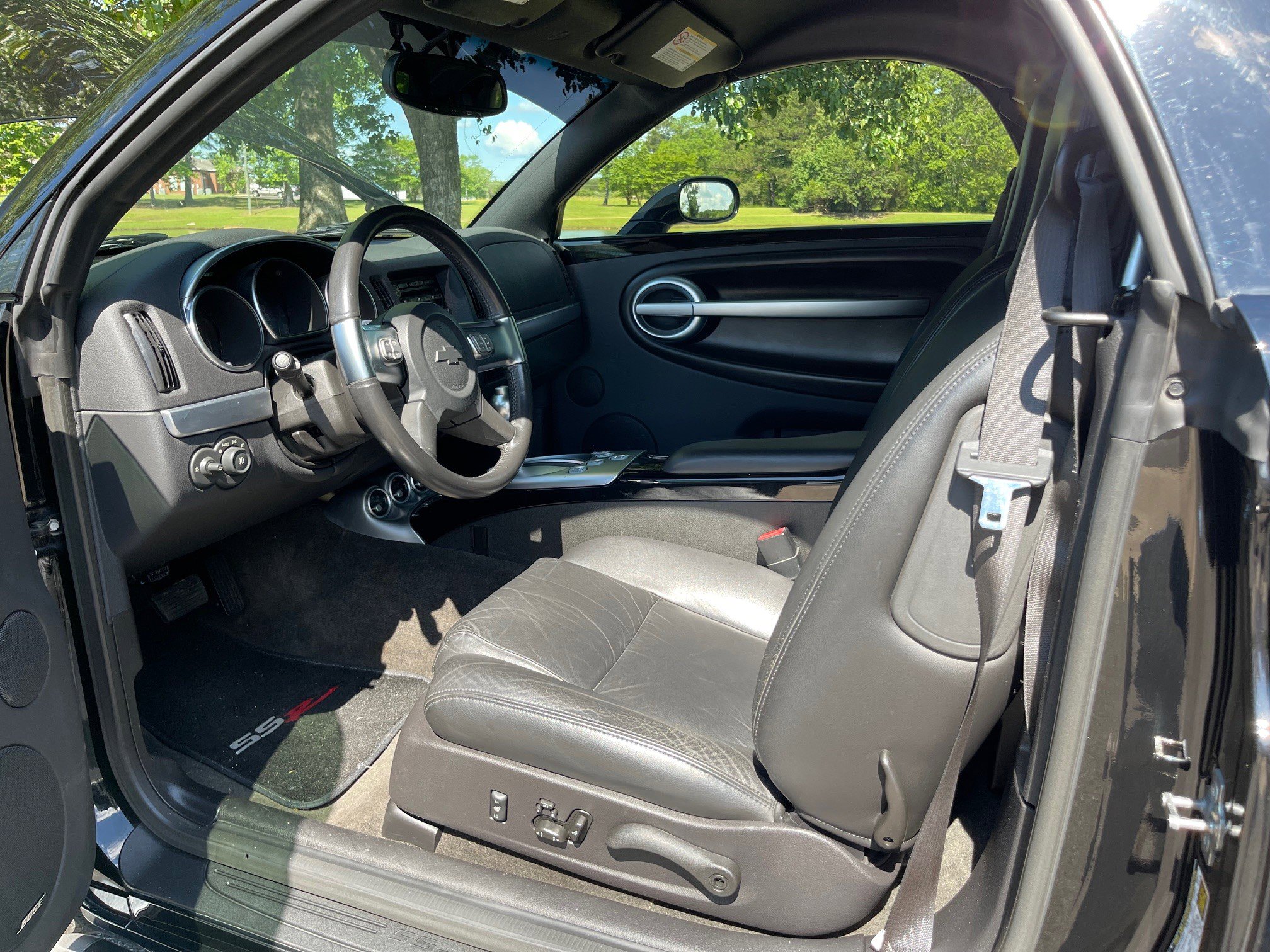 Used 2003 Chevrolet SSR w/ Preferred Equipment Group RWD image 11