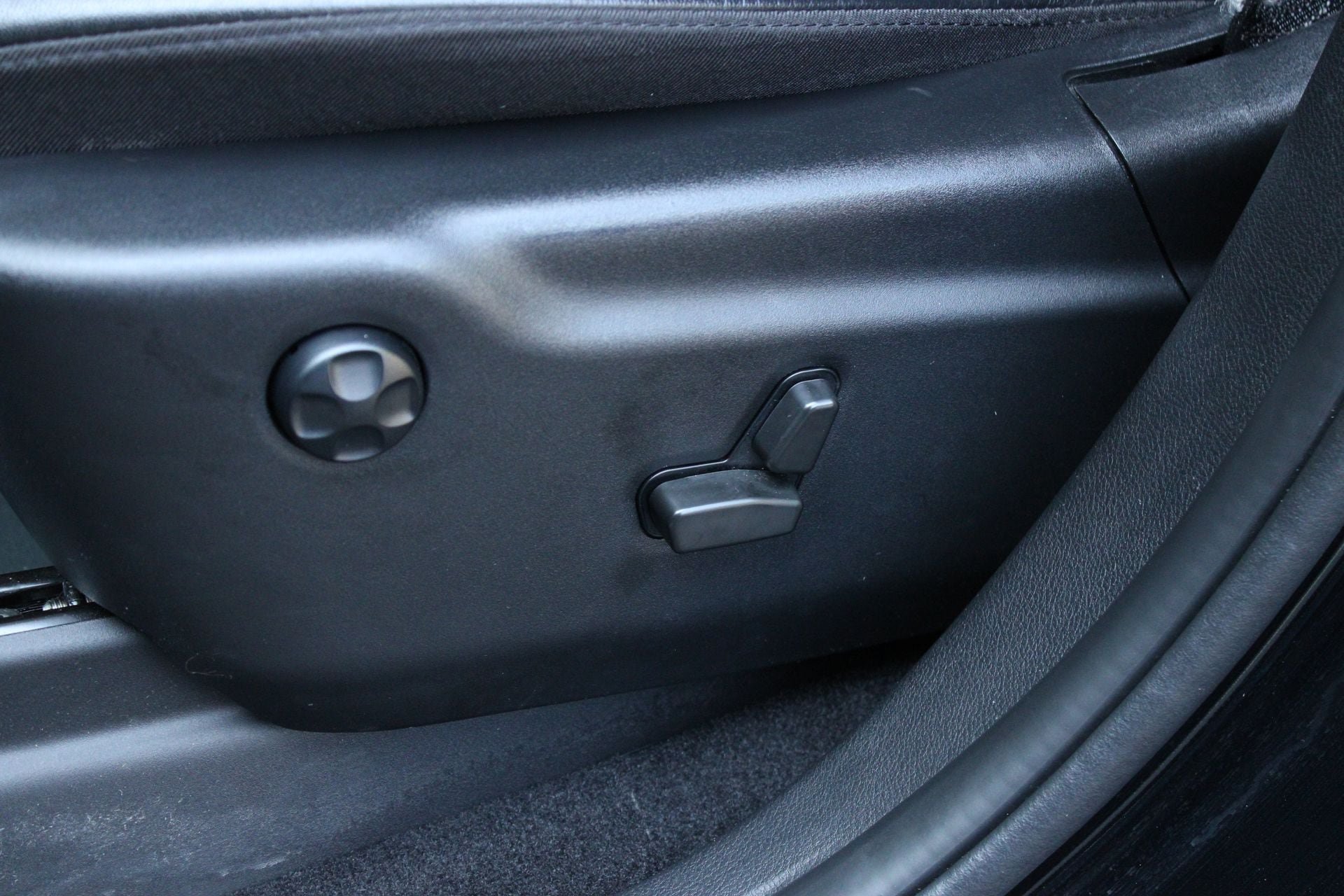 Used 2021 Jeep Grand Cherokee Laredo X AWD/4WD image 13